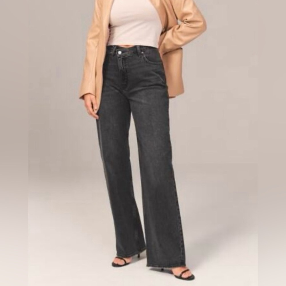 Abercrombie & Fitch The 90s Relaxed Jean Curve Love